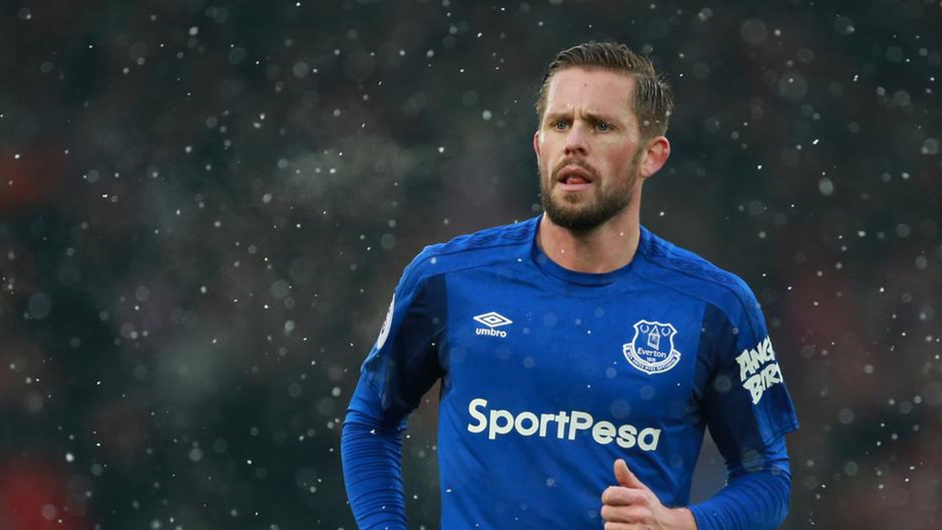 冬泳世界锦标赛 0℃海水中1500米项目完赛率不足一半