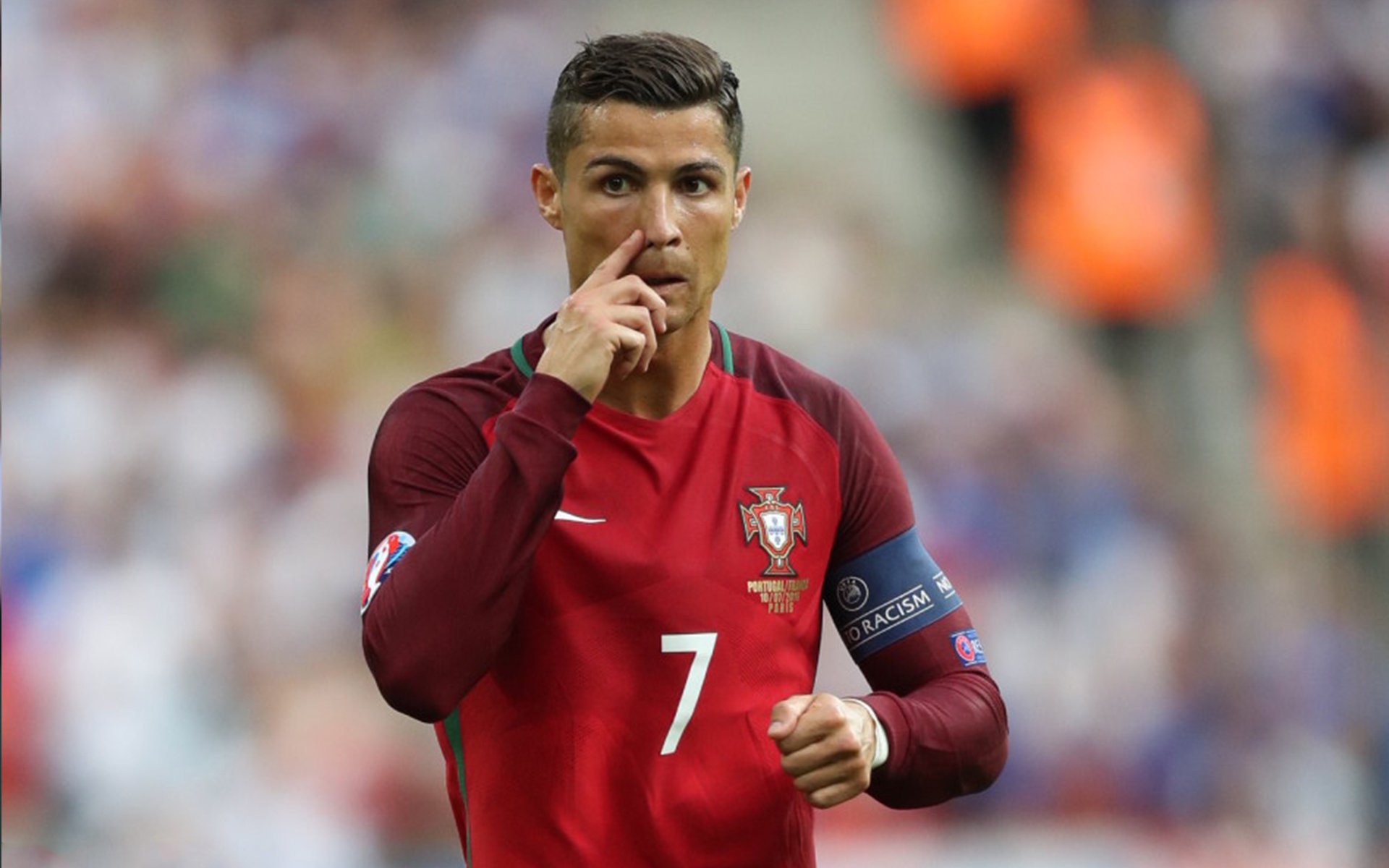 新疆喀纳斯湖冰面汽车拉力赛 零下30℃极寒条件对车辆与车手是双重考验